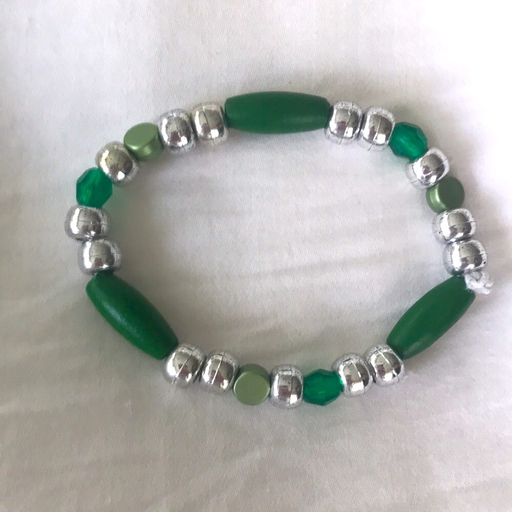 Men's green and silver bracelet, handmade.